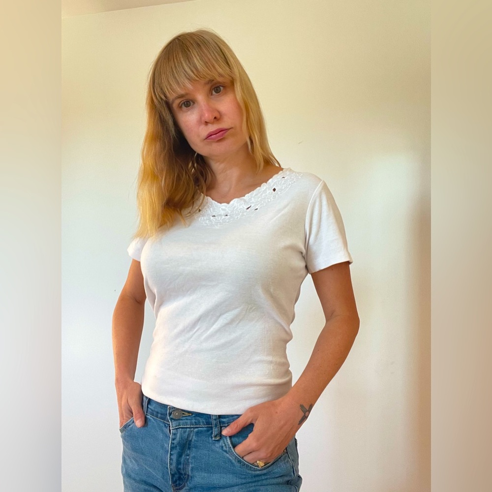 80’s vintage t-shirt. Very Sezane vibes. Love the flowers 💐 sexy a great basic